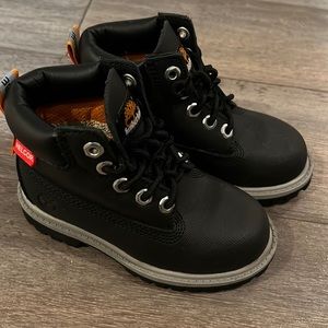 Timberland fall/winter boots black and orange size 8 great condition
